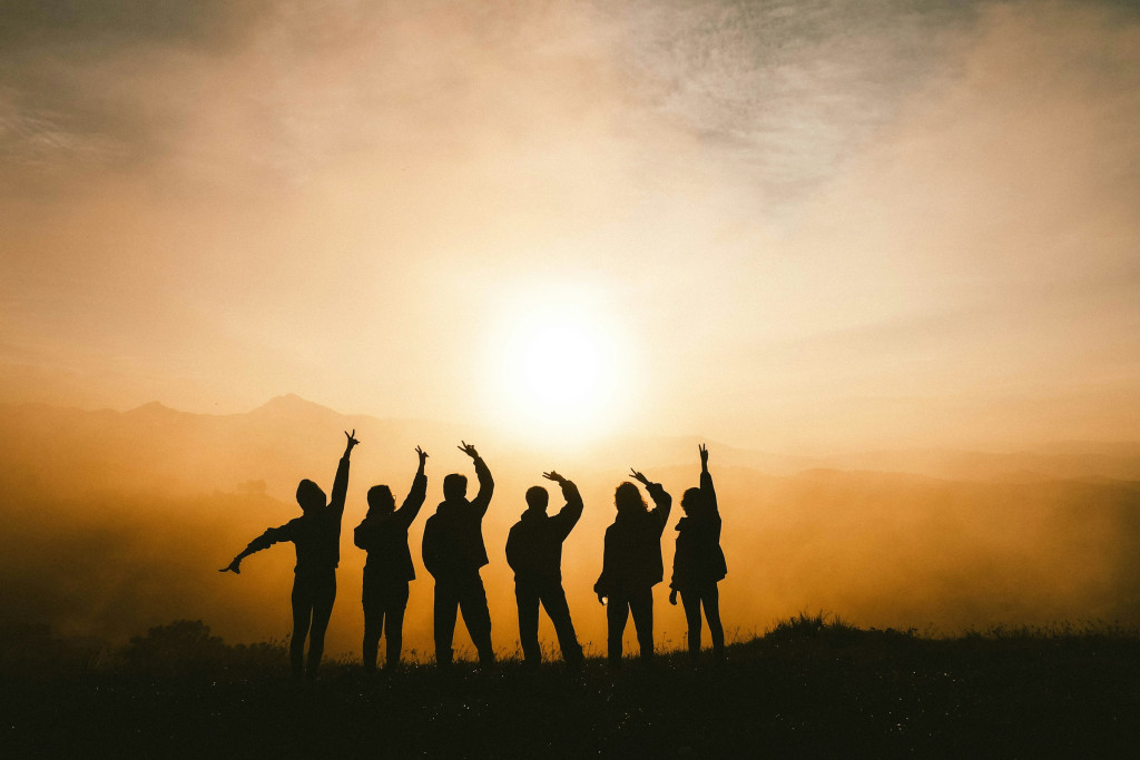 baráti körből induló kapcsolat romantikus sétán